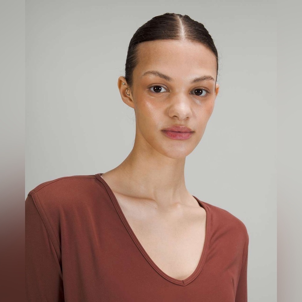 Lululemon Nulu Relaxed-Fit Yoga Long Sleeve Shirt
Smoky Red Scoop Neck Burgundy - Picture 4 of 7